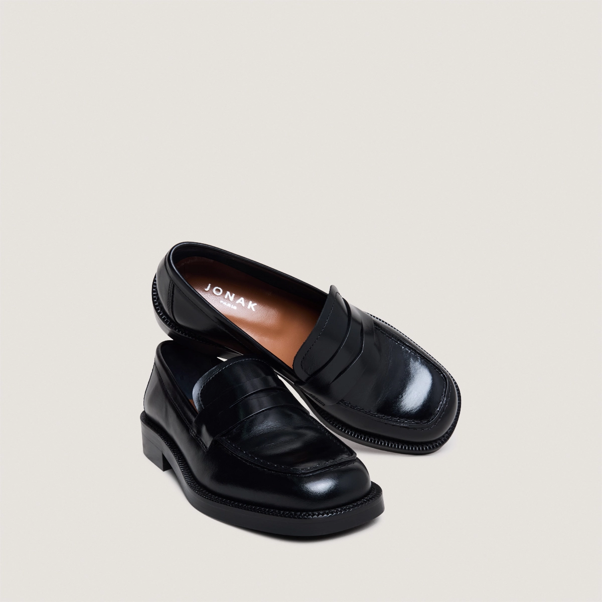 Mocassins à bouts ronds en cuir noir | DEVANN | Jonak