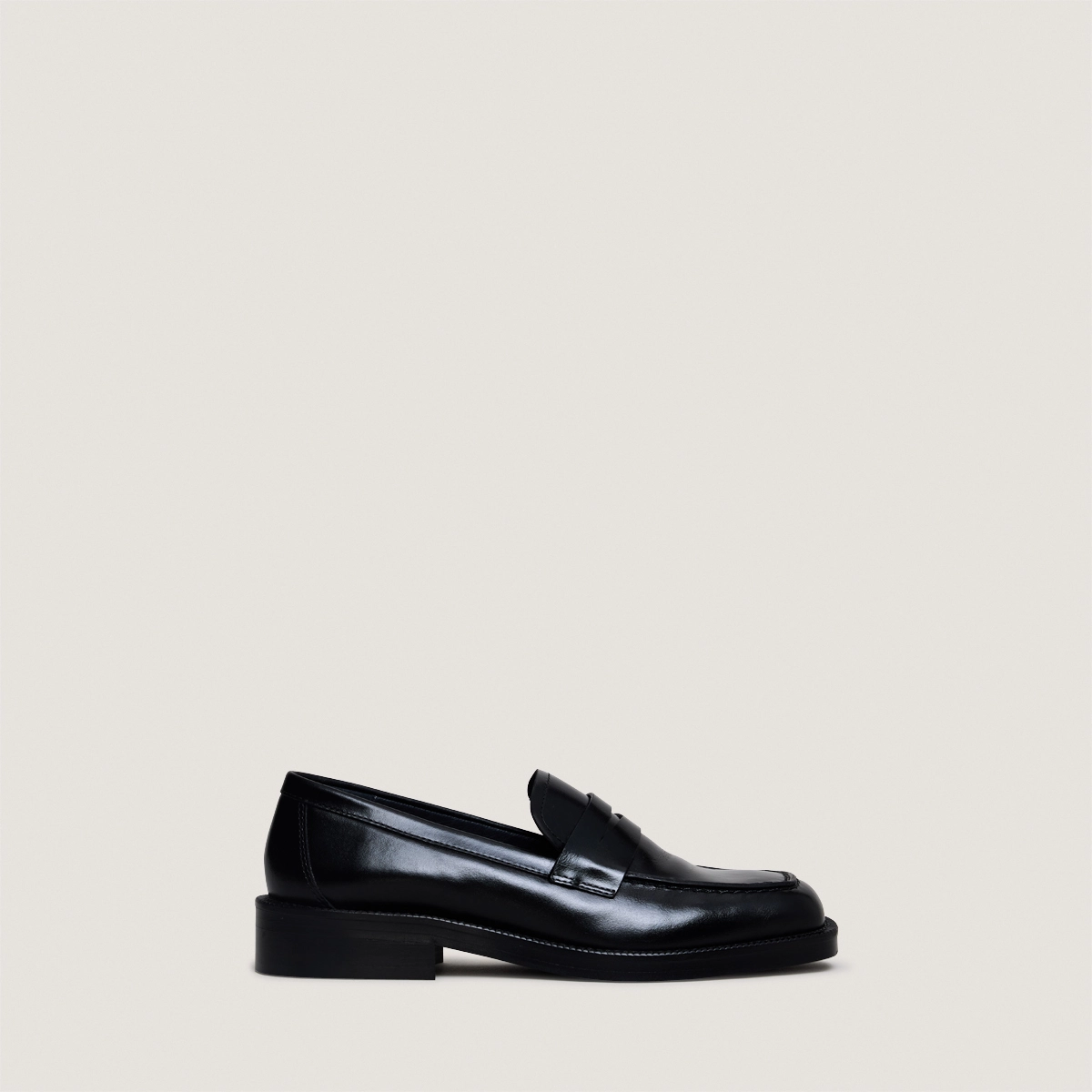 Mocassins à bouts ronds en cuir noir | DEVANN | Jonak