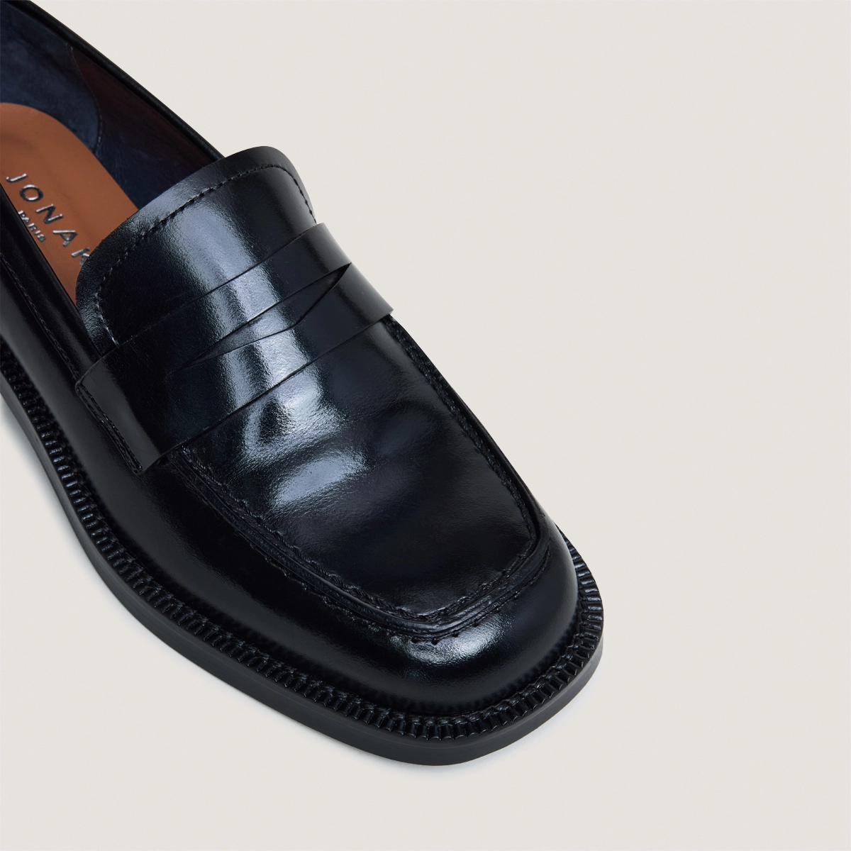 Mocassins à bouts ronds en cuir noir | DEVANN | Jonak