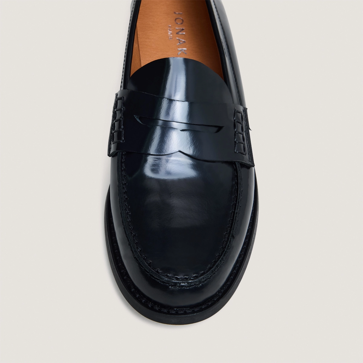 Mocassins à plateau pincé en cuir glacé noir | AUDELYA | Jonak