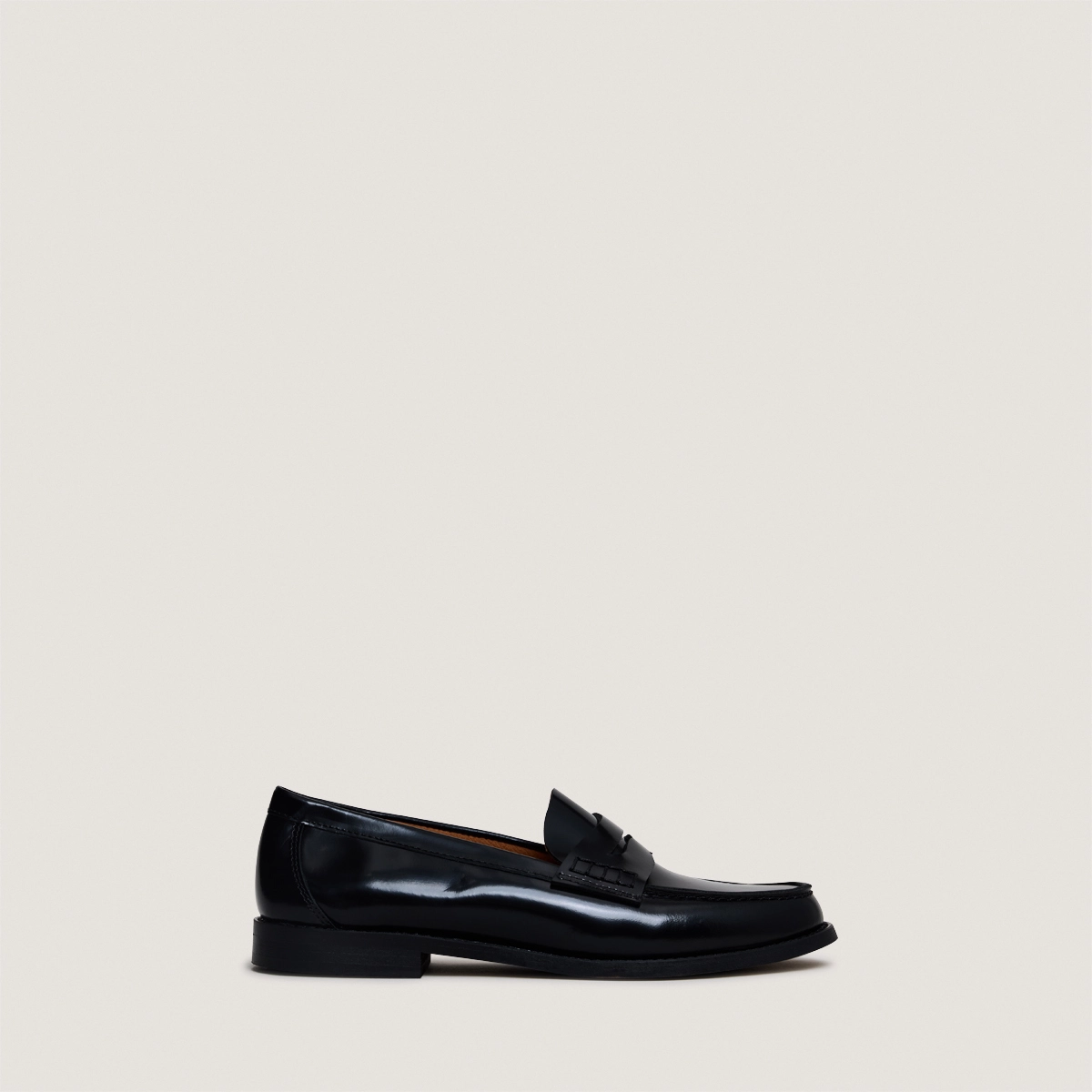 Mocassins à plateau pincé en cuir glacé noir | AUDELYA | Jonak