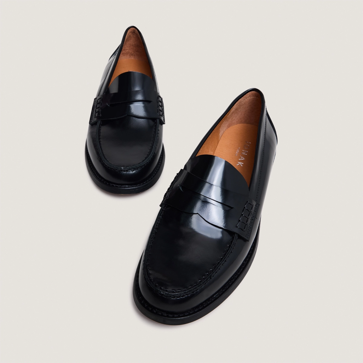 Mocassins à plateau pincé en cuir glacé noir | AUDELYA | Jonak