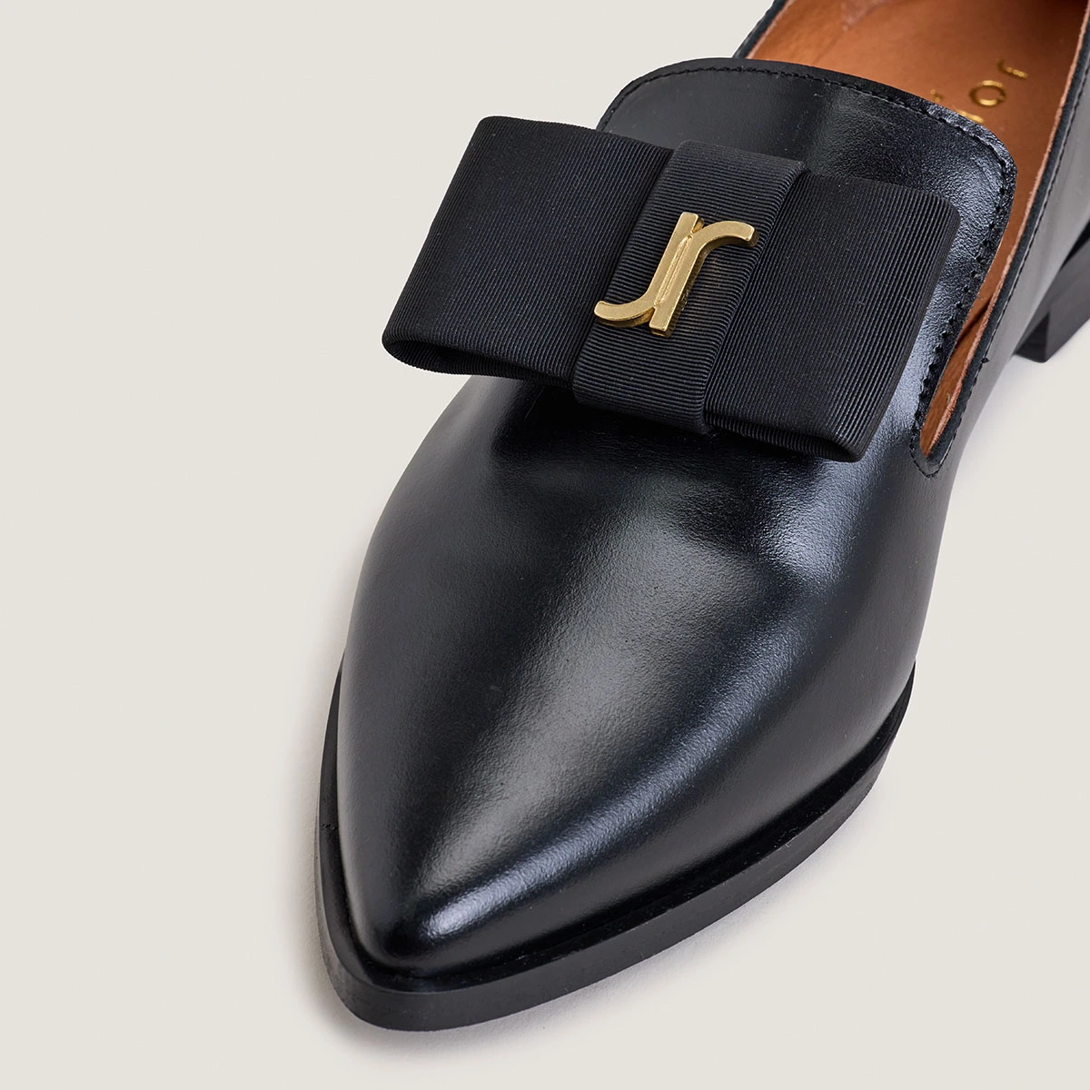 Mocassins à bouts pointus en cuir noir | ADOREE | Jonak