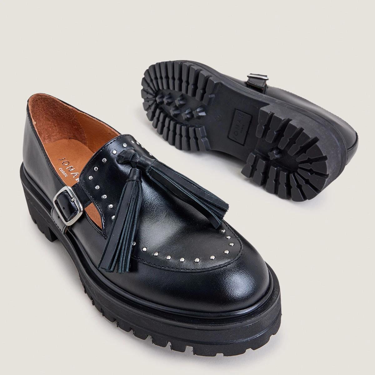 Mocassins à semelles crantées et pampilles en cuir noir | AIMANTE | Jonak