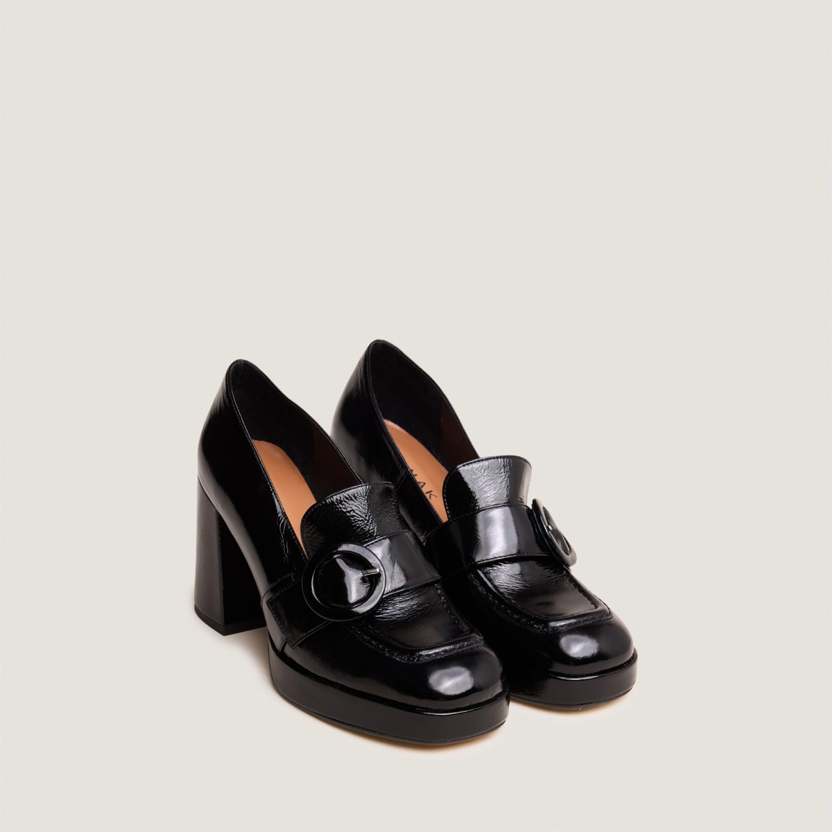 Mocassins à hauts talons en cuir brillant noir | VAXE | Jonak