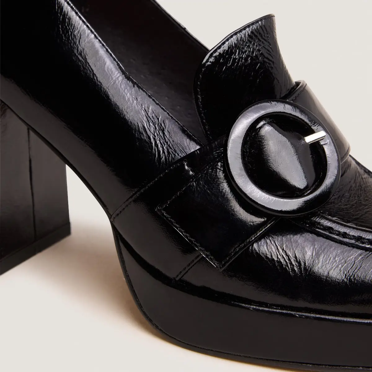 Mocassins à hauts talons en cuir brillant noir | VAXE | Jonak