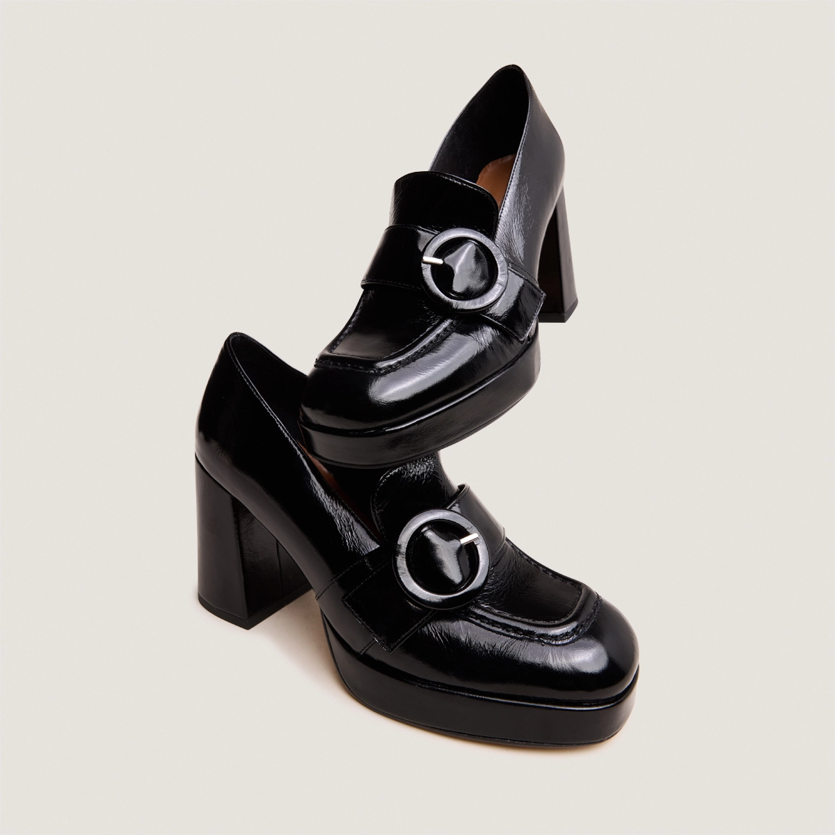 Mocassins à hauts talons en cuir brillant noir | VAXE | Jonak