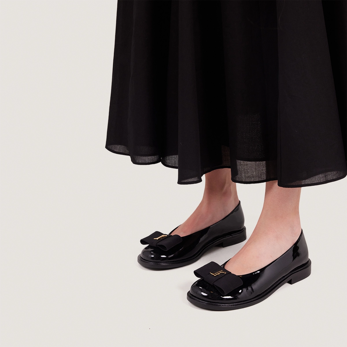 Ballerines à bouts ronds et monogrammes en vernis noir | DELOISE | Jonak