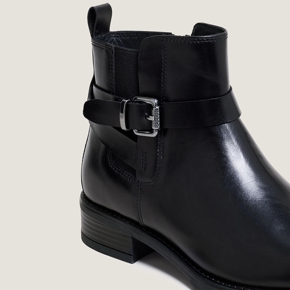 Boots à boucles en cuir noir | ABSTRAIT | Jonak