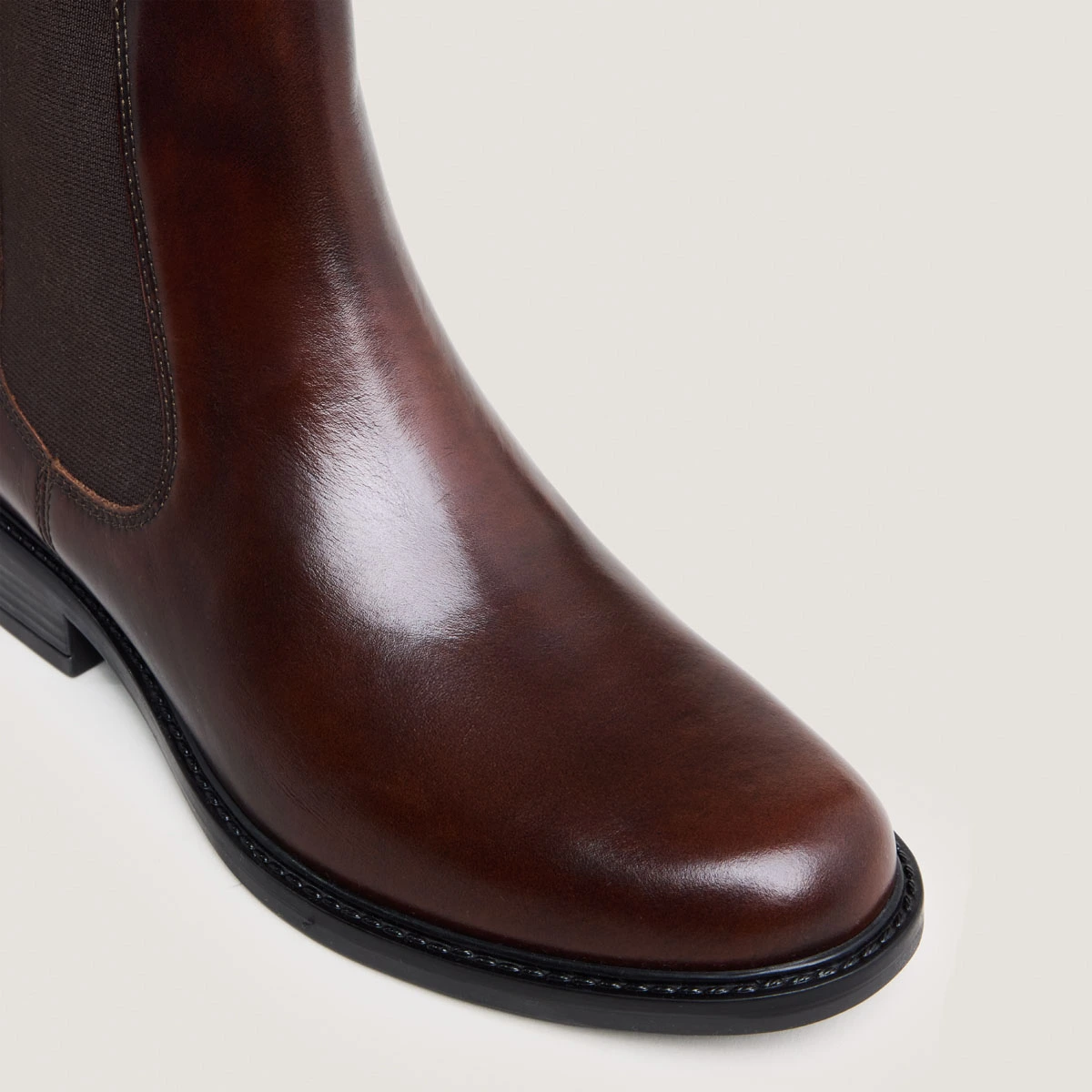 Boots à élastiques et bouts ronds. en cuir patiné cognac | AUDRY | Jonak