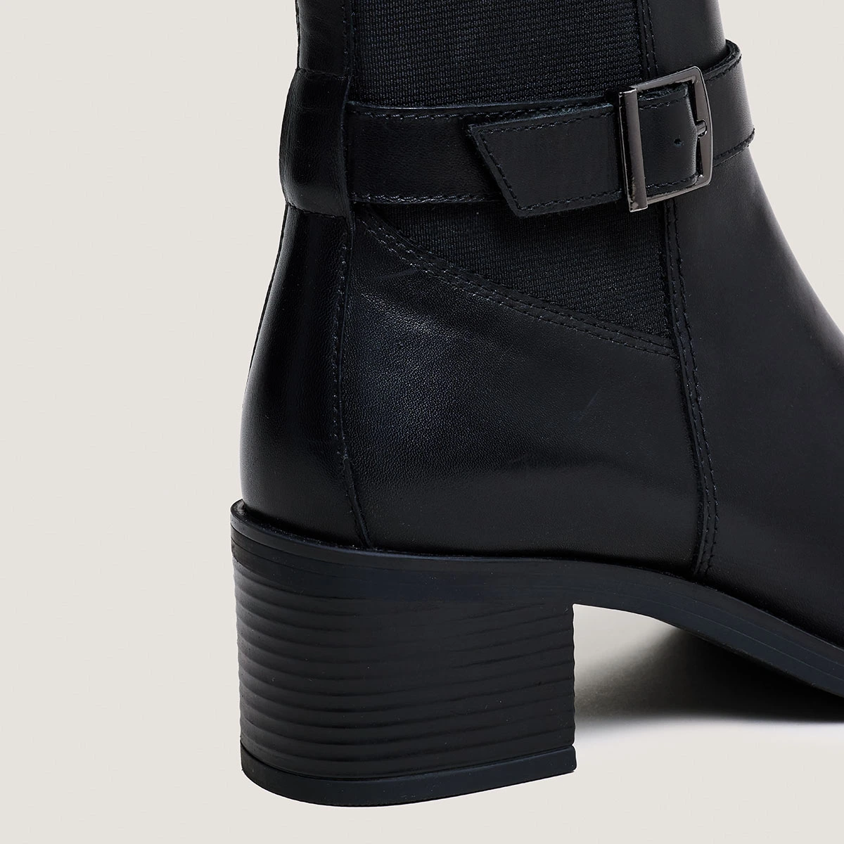 Boots &agrave; talons et boucles en cuir noir | GARANCE | Jonak