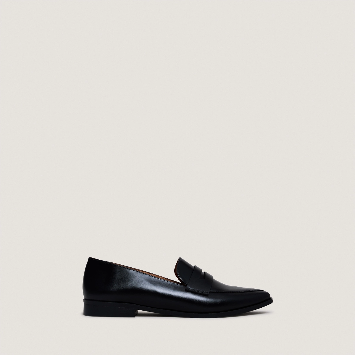 Mocassins à bouts pointus en cuir noir | AMIDA | Jonak