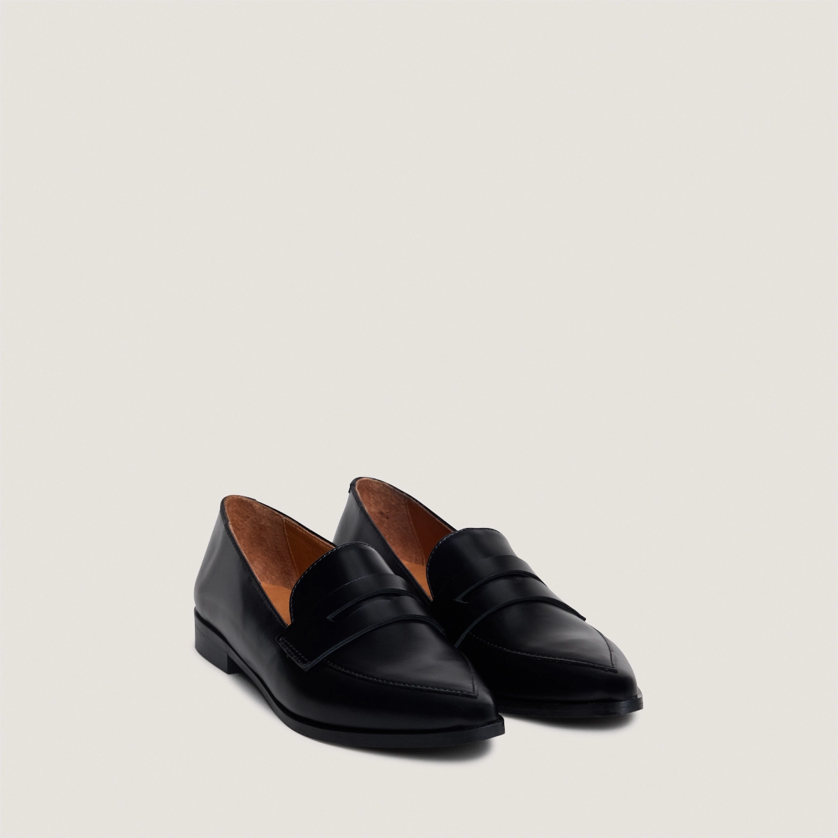 Mocassins à bouts pointus en cuir noir | AMIDA | Jonak