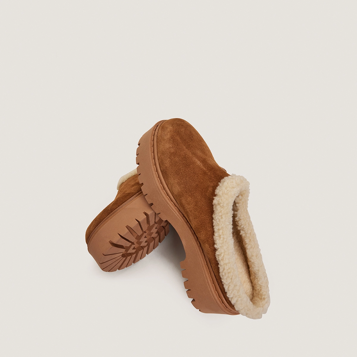 Mules à semelles crantées en croute tabac et fluffy beige | RALF | Jonak