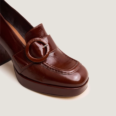 Mocassins &agrave; hauts talons en cuir brillant marron | VAXE | Jonak