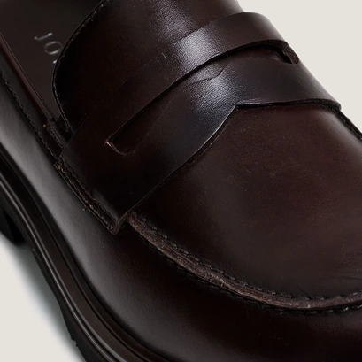 Mocassins &agrave; semelles crant&eacute;es en cuir patin&eacute; rouge | ARLO | Jonak