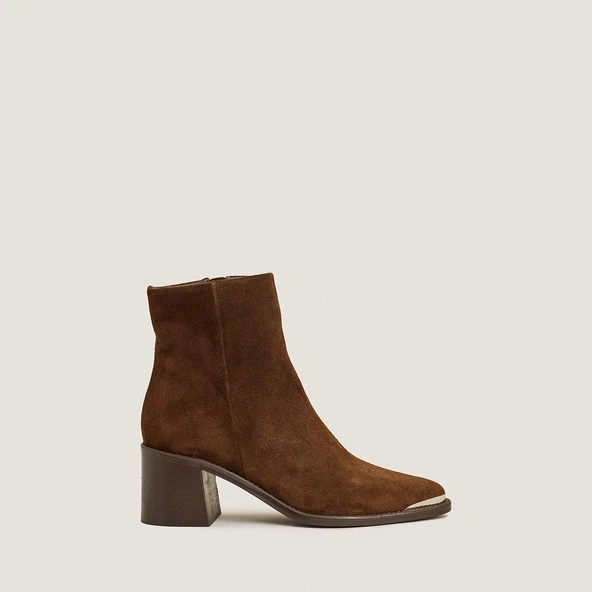Bottines à talons et embouts dorés en croûte marron | DELO | Jonak