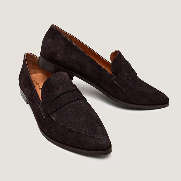 Mocassins &agrave; bouts pointus en velours marron fonc&eacute; | AMIDA | Jonak