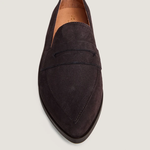 Mocassins &agrave; bouts pointus en velours marron fonc&eacute; | AMIDA | Jonak