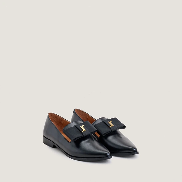 Mocassins à bouts pointus en cuir noir | ADOREE | Jonak