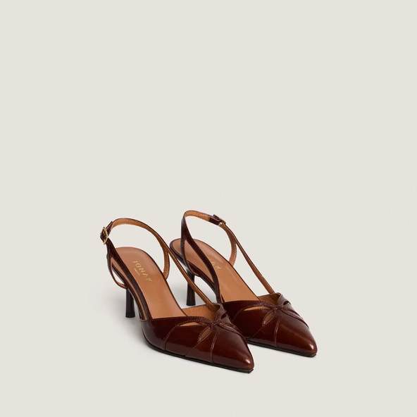 Escarpins slingbacks à bouts pointus en cuir brillant marron | DAMOUR | Jonak