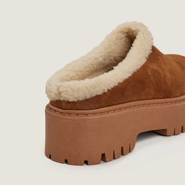 Mules à semelles crantées en croute tabac et fluffy beige | RALF | Jonak