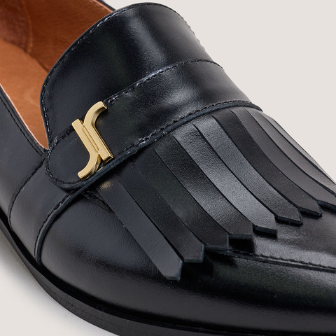 Mocassins &agrave; monogrammes et bouts pointus noir