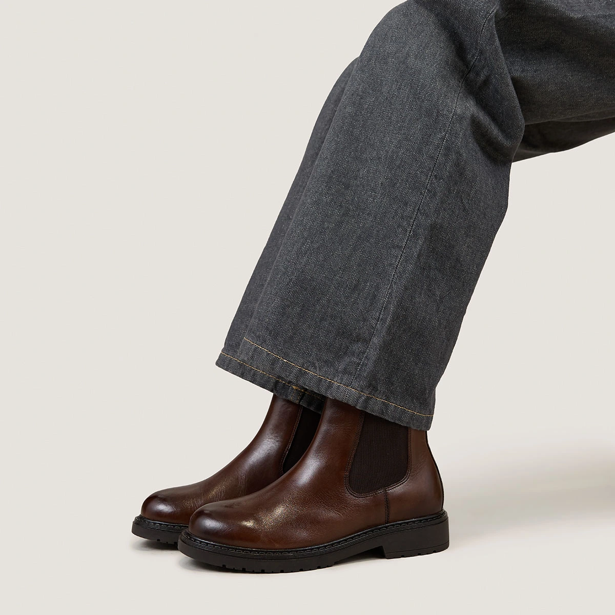 Boots Chelsea en cuir patiné marron|AMICAL | Jonak
