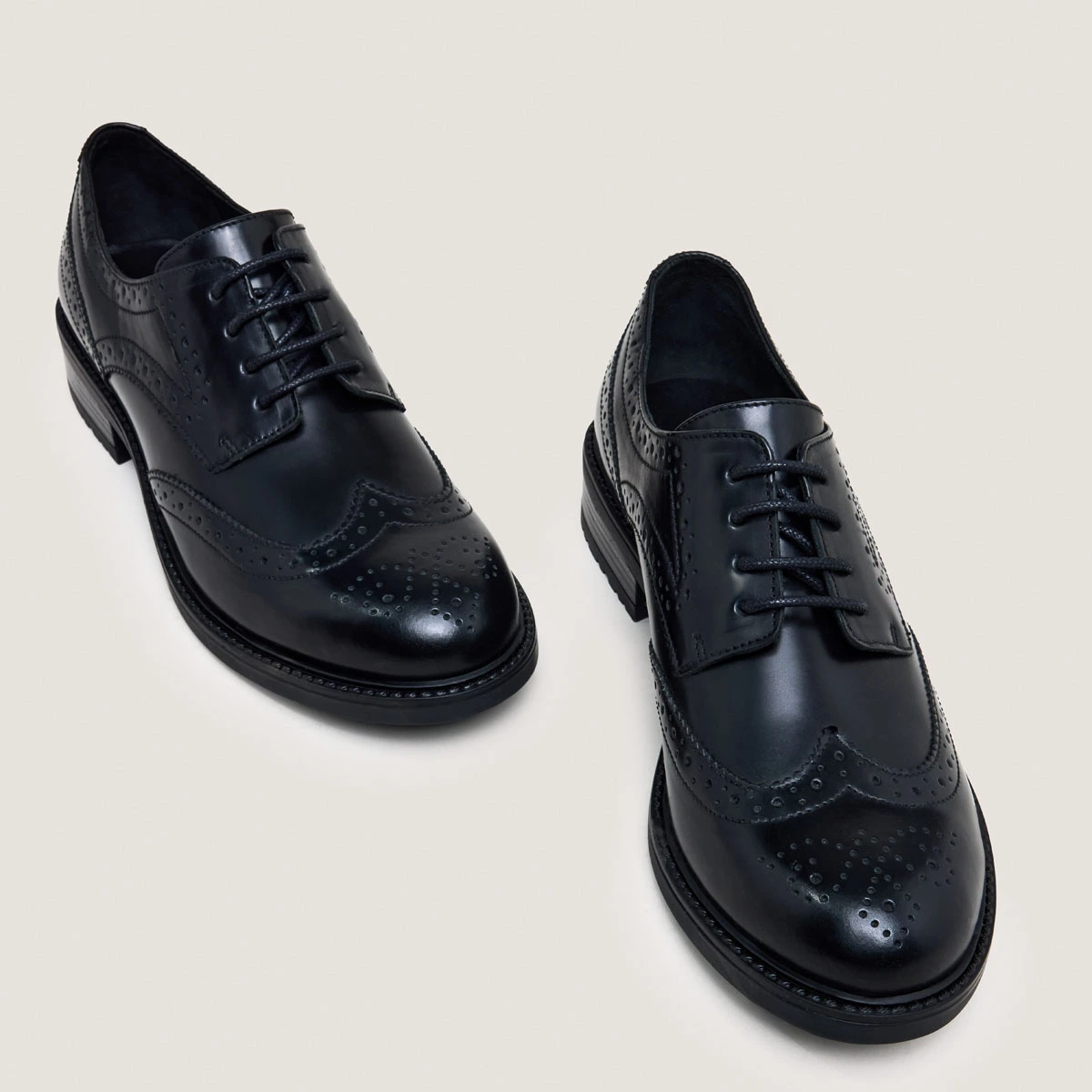 Derbies ajour&eacute;es en cuir glac&eacute; noir | ALTITUDE | Jonak
