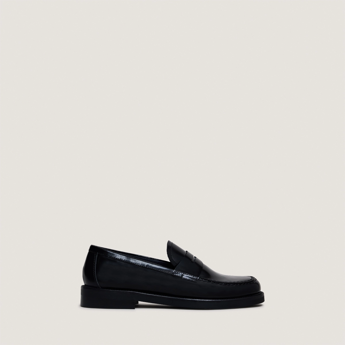 Mocassins à bouts ronds en cuir glacé noir | DOLIVIA | Jonak