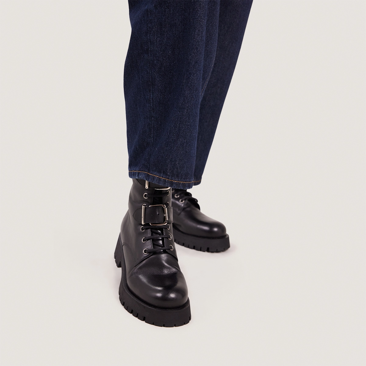 Boots à boucles métalliques en cuir noir | DALAY | Jonak