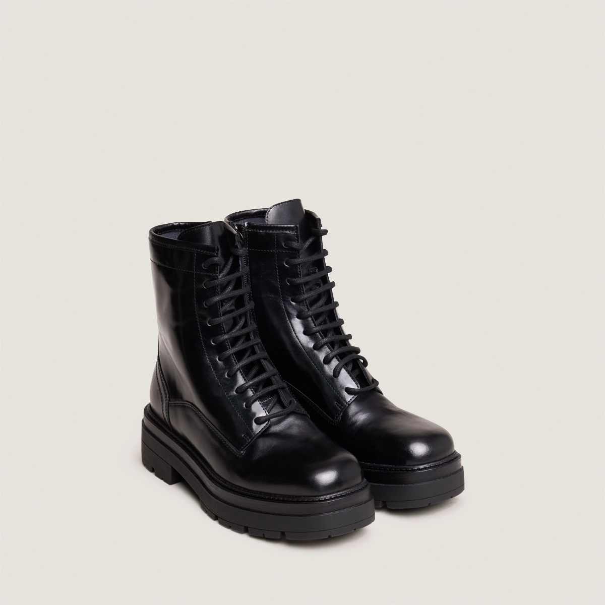 Boots à semelles crantées et lacets en cuir noir | DICUS | Jonak