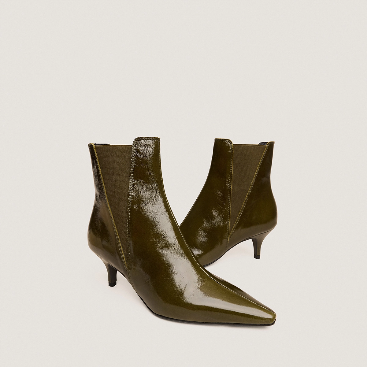 Bottines &agrave; talons fins et bouts pointus en cuir brillant kaki | BORGIA | Jonak