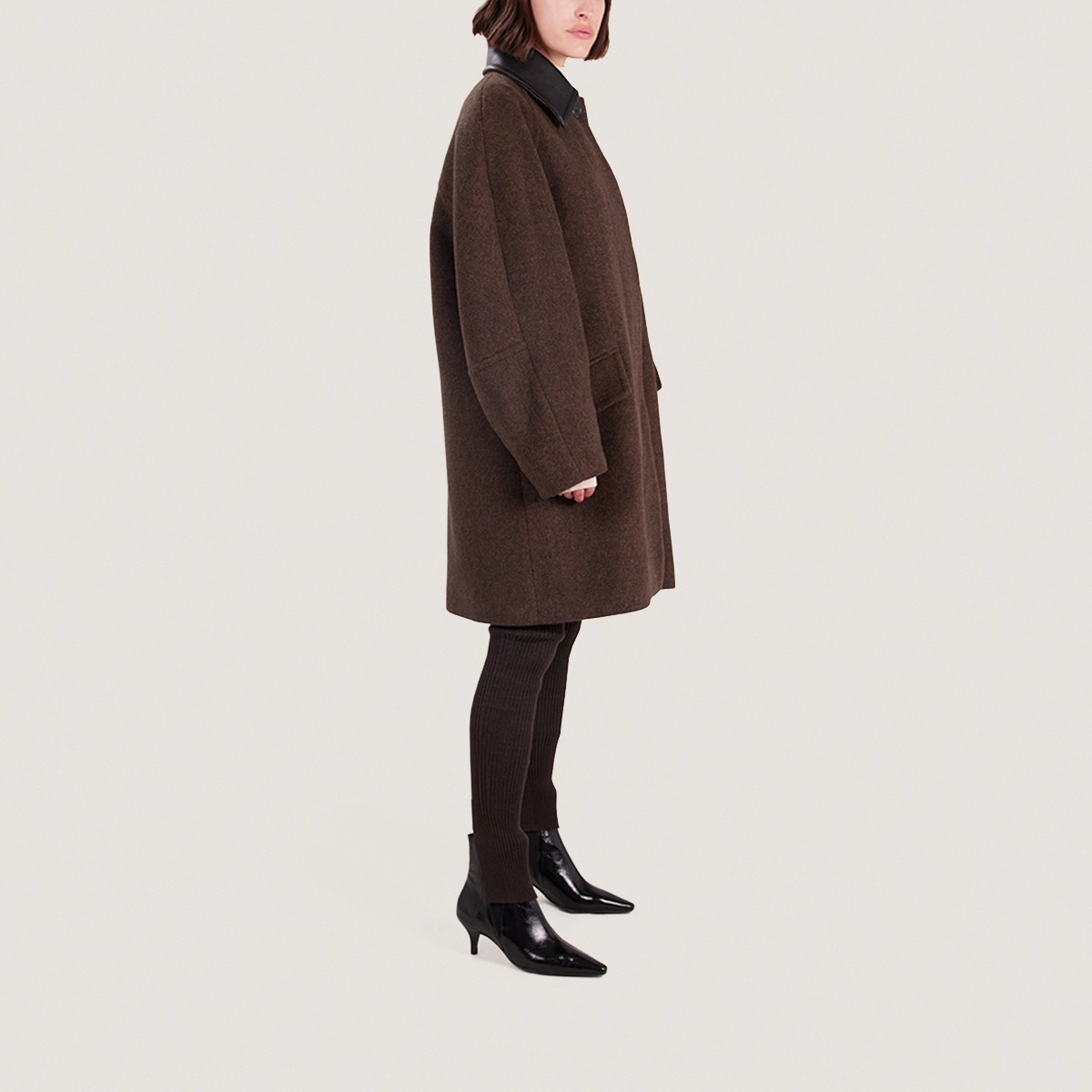 Bottines à talons fins et bouts pointus en cuir brillant noir | BORGIA | Jonak