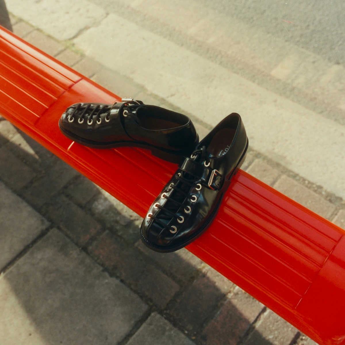 Derbies &agrave; boucles en cuir glac&eacute; noir | DALIX | Jonak