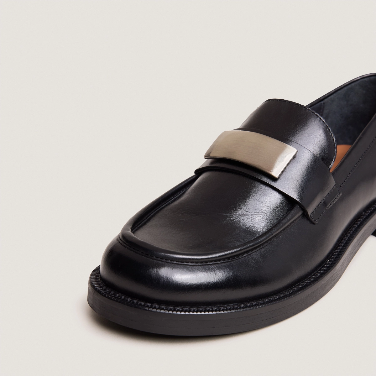 Mocassins à bouts arrondis en cuir noir | DANAIS | Jonak