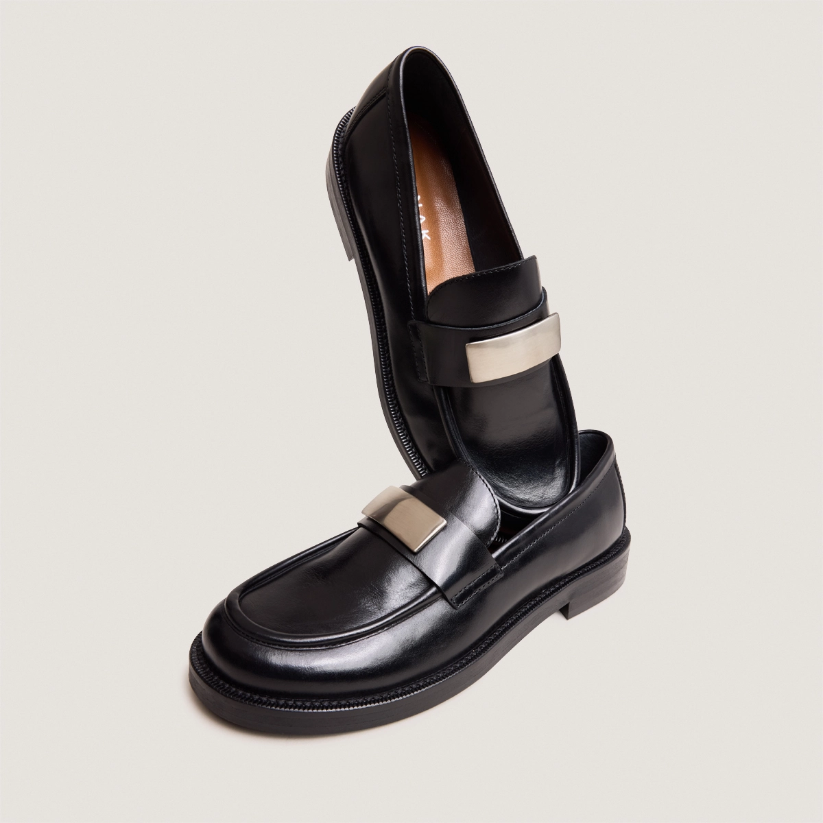 Mocassins à bouts arrondis en cuir noir | DANAIS | Jonak