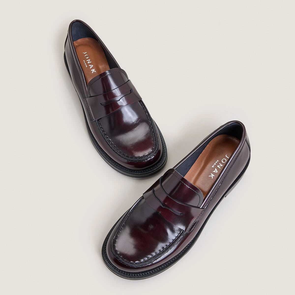 Mocassins &agrave; bouts arrondis en cuir patin&eacute; bordeaux | DOLIVIA | Jonak