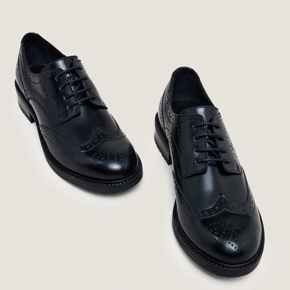 Derbies ajour&eacute;es en cuir glac&eacute; noir | ALTITUDE | Jonak