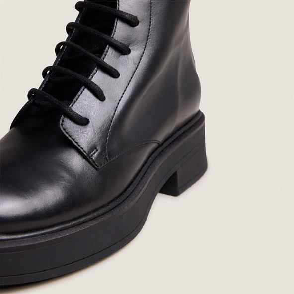 Boots à lacets en cuir noir | DOSCAR | Jonak