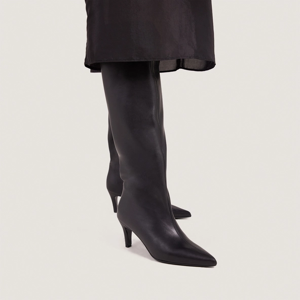 Bottes à talons et bouts pointus en cuir souple noir | DELAINE | Jonak