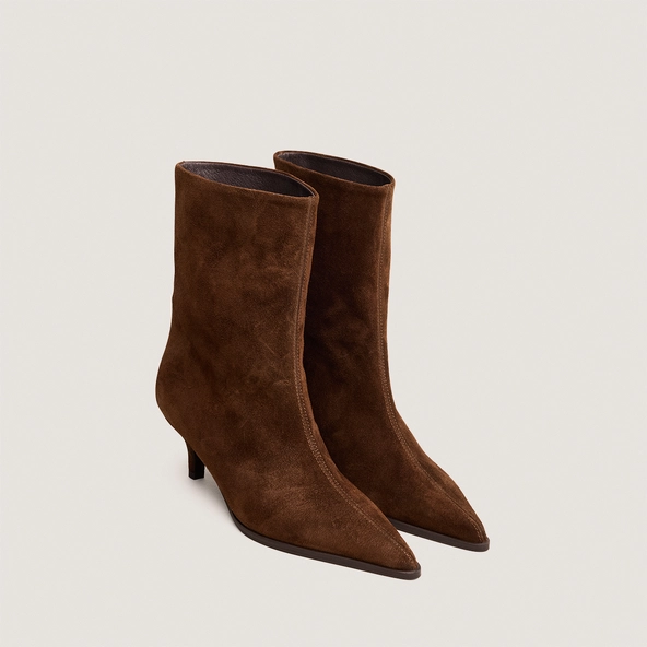 Bottines à petits talons fins et bouts pointus en croûte marron | DELANIE | Jonak