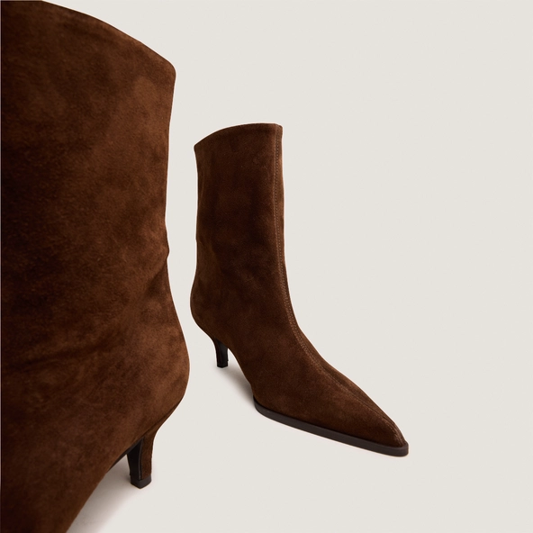 Bottines à petits talons fins et bouts pointus en croûte marron | DELANIE | Jonak
