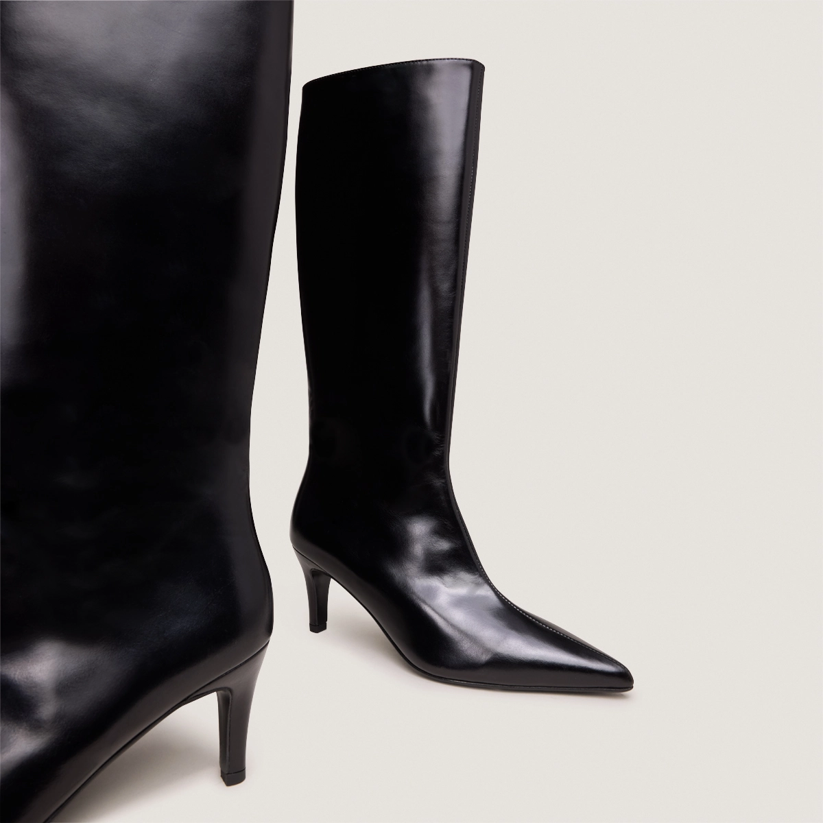 Bottes à talons fins et bouts pointus en cuir noir | DIEMA | Jonak