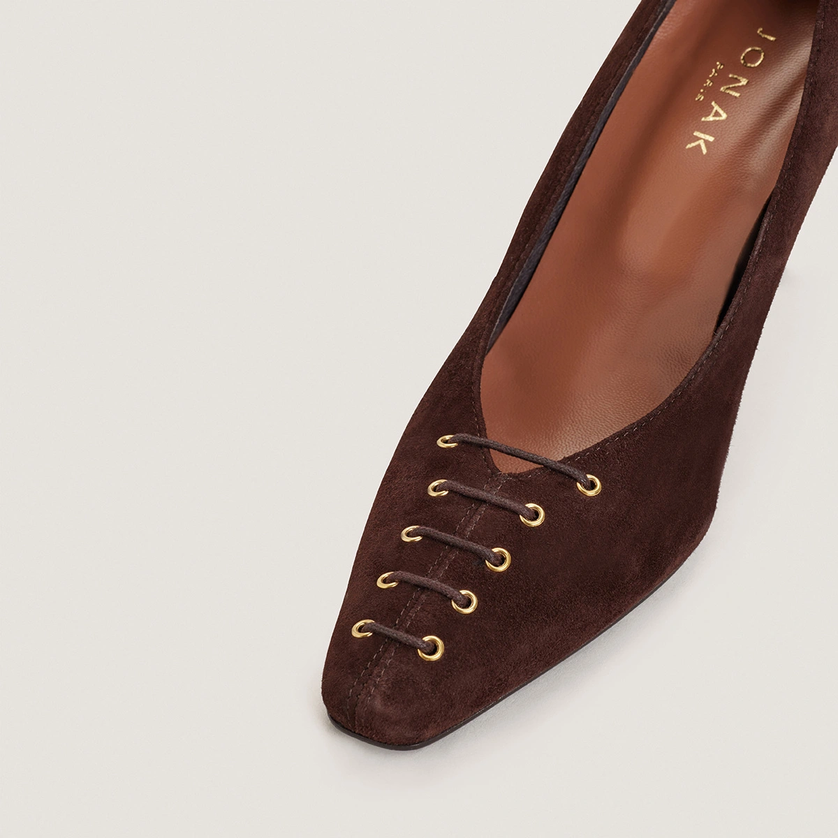 Escarpins à détail avant en velours marron | DRAPY | Jonak