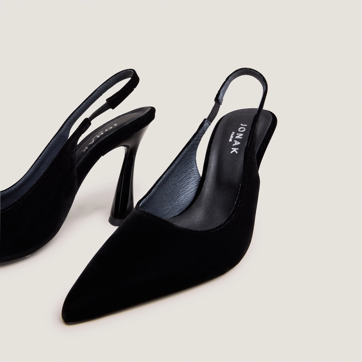 Escarpins slingbacks à bouts pointus en velours noir | DRESSY | Jonak