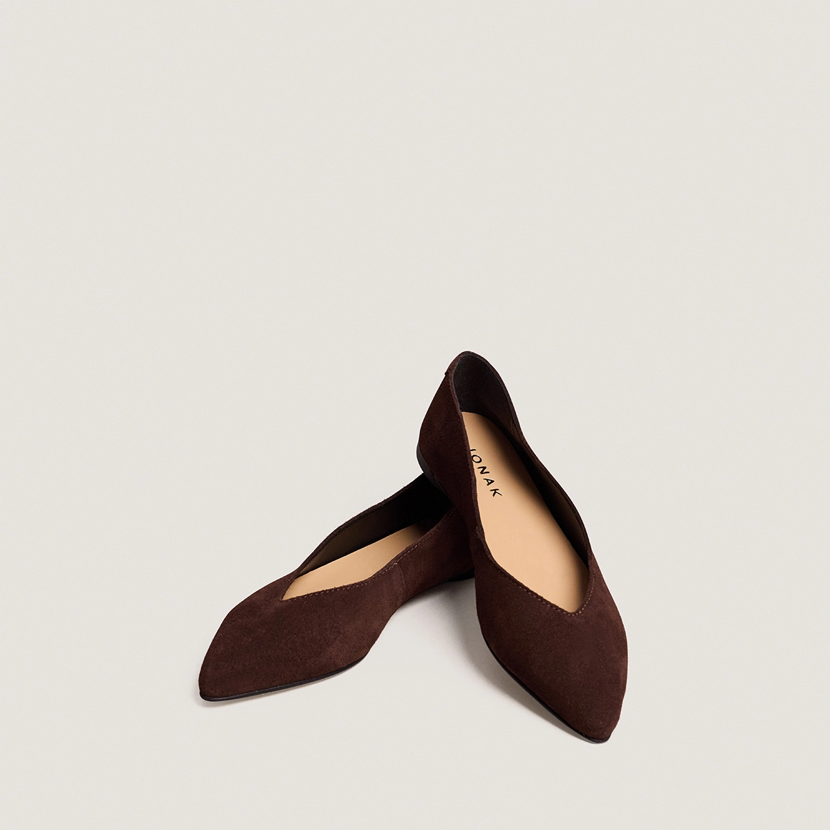 Ballerines à bouts pointus en croûte marron foncé | NOEMIE | Jonak