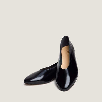 Ballerines &agrave; petits talons et bouts ronds en vernis pliss&eacute; noir | NATALIA | Jonak