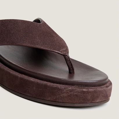 Tongs en velours marron fonc&eacute; | WIWI