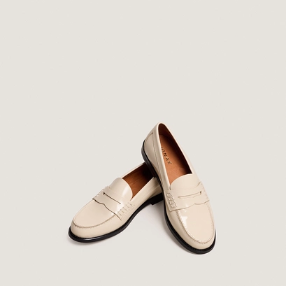 Mocassins &agrave; plateau pinc&eacute; en cuir glac&eacute; &eacute;cru | AUDELYA | Jonak